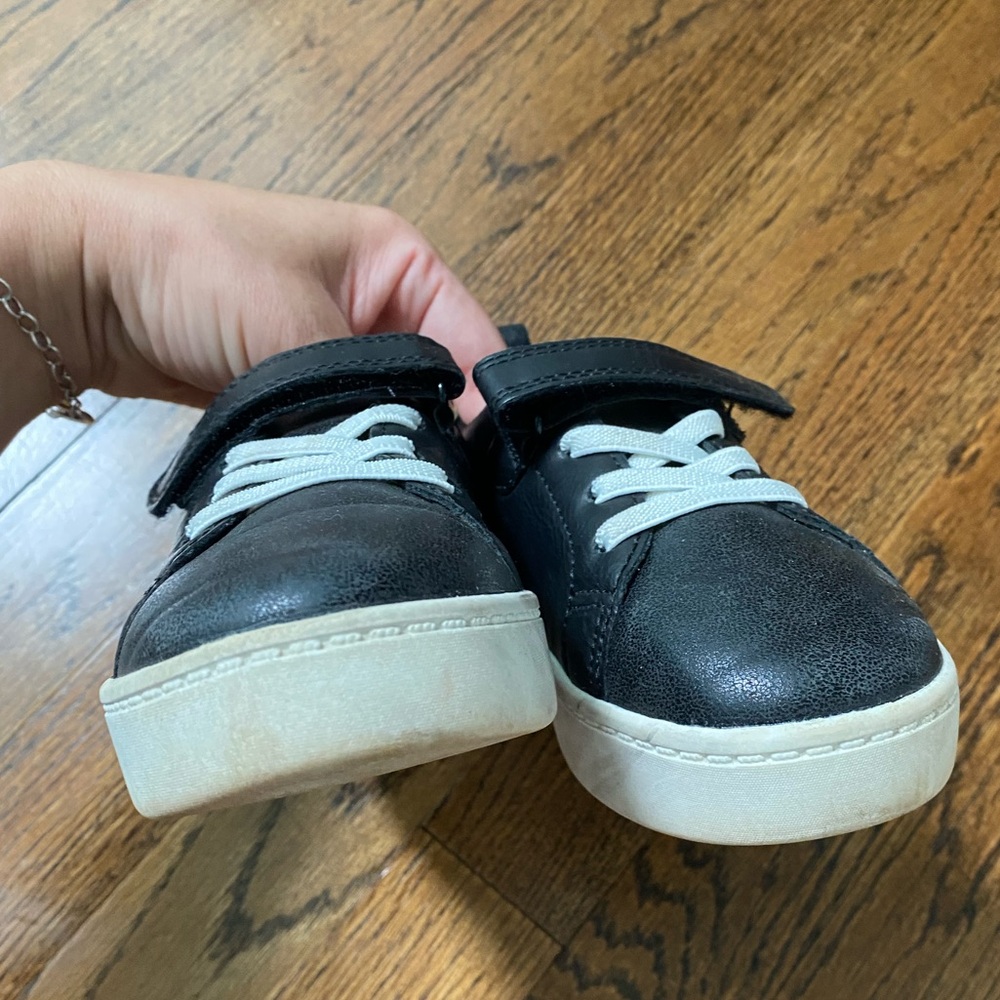 Carter's PERRIE toddler girl size 10 Black Sneakers with Silver Glitter Heart - Picture 15 of 15
